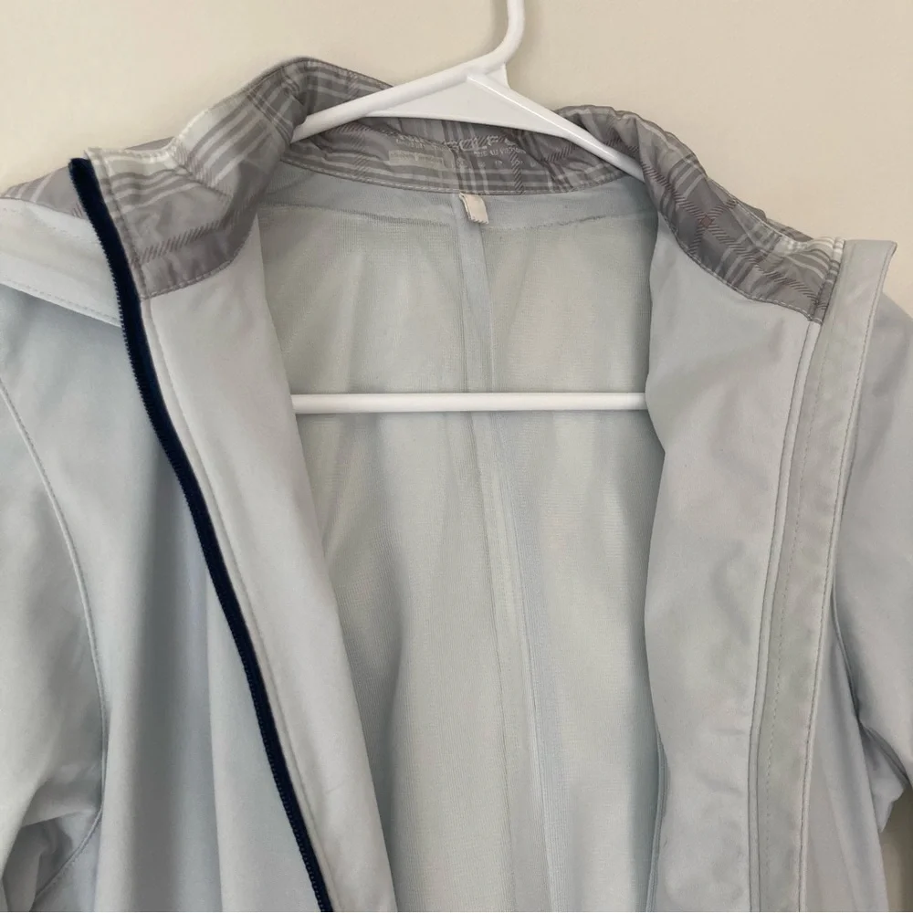 NIKE GOLF lightweight jacket in light blue and navy for hiking, walking, golf